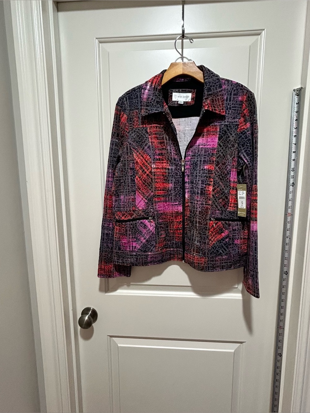 Erin London NWT long sleeve women’s size S Pink and Black Patterned Zip-up jkt